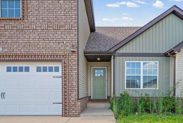 386 Dugger Dr, Clarksville, TN 37042
