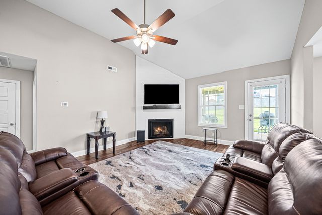 386 Dugger Dr, Clarksville, TN 37042