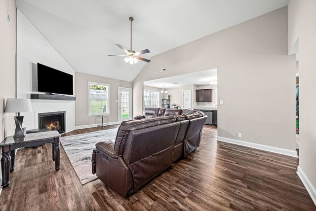386 Dugger Dr, Clarksville, TN 37042