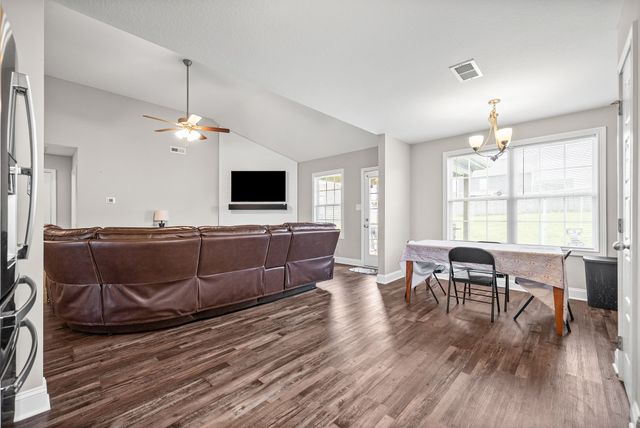 386 Dugger Dr, Clarksville, TN 37042