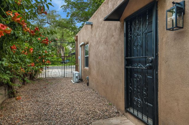 4523 Burton Avenue SE, Albuquerque, NM 87108
