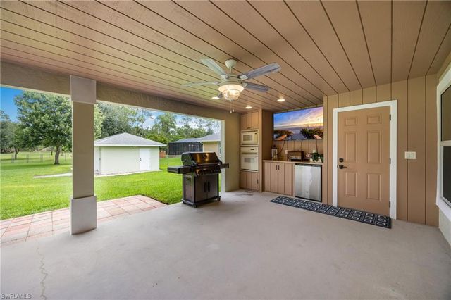 2421 22nd AVE NE, Naples, FL 34120