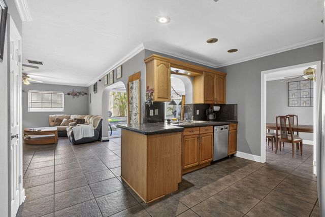 9774 Jonquil Circle S, Palm Beach Gardens, FL 33410