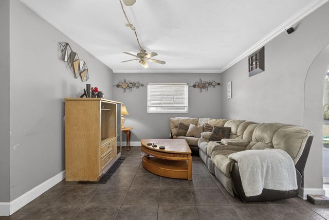 9774 Jonquil Circle S, Palm Beach Gardens, FL 33410