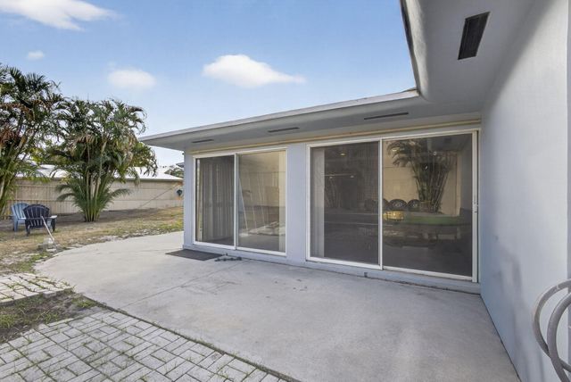 9774 Jonquil Circle S, Palm Beach Gardens, FL 33410