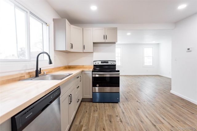 18306 Stoepel Street, Detroit, MI 48221
