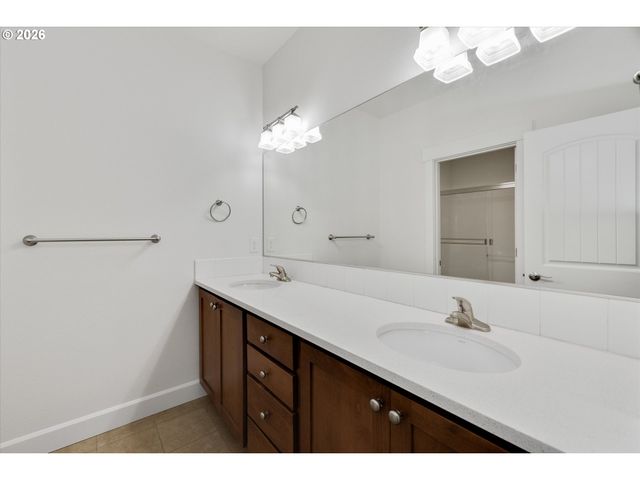 4489 Se HILLYARD Ct, Gresham, OR 97080