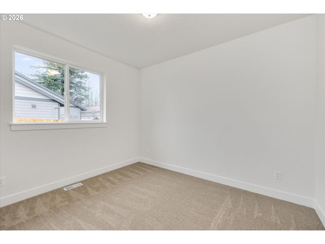 4489 Se HILLYARD Ct, Gresham, OR 97080