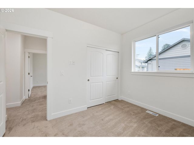 4489 Se HILLYARD Ct, Gresham, OR 97080