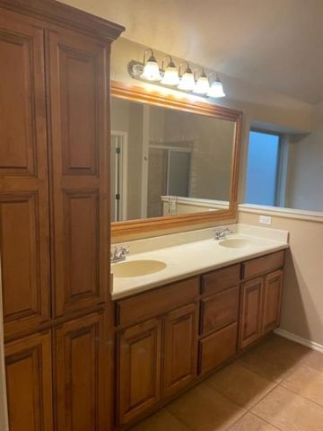 401 Durkee Road, Yukon, OK 73099