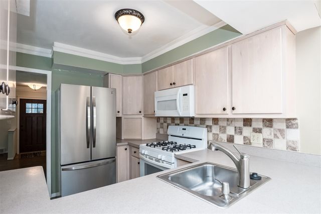 2021 Castleton Drive, Troy, MI 48083