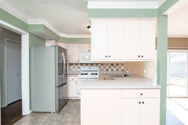 2021 Castleton Drive, Troy, MI 48083