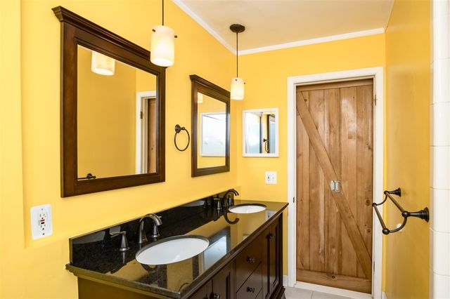 2021 Castleton Drive, Troy, MI 48083