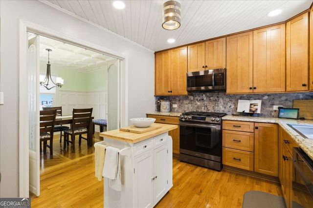 6812 Sky Lane Drive, Acworth, GA 30102