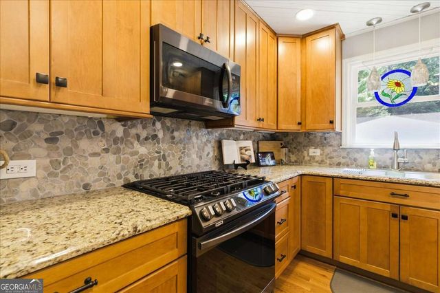 6812 Sky Lane Drive, Acworth, GA 30102
