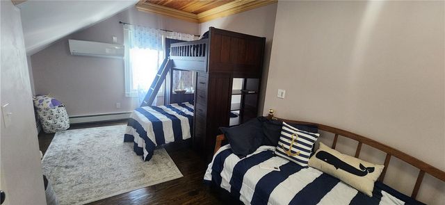 26 Carey Street, Newport, RI 02840