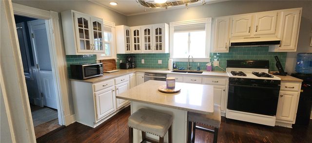 26 Carey Street, Newport, RI 02840