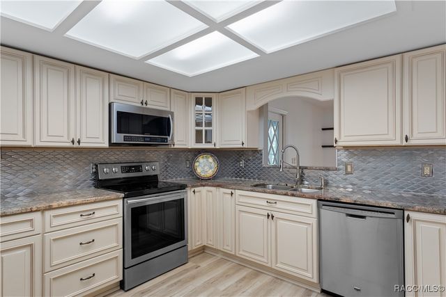 10180 N Citrus Springs Boulevard, Citrus Springs, FL 34434