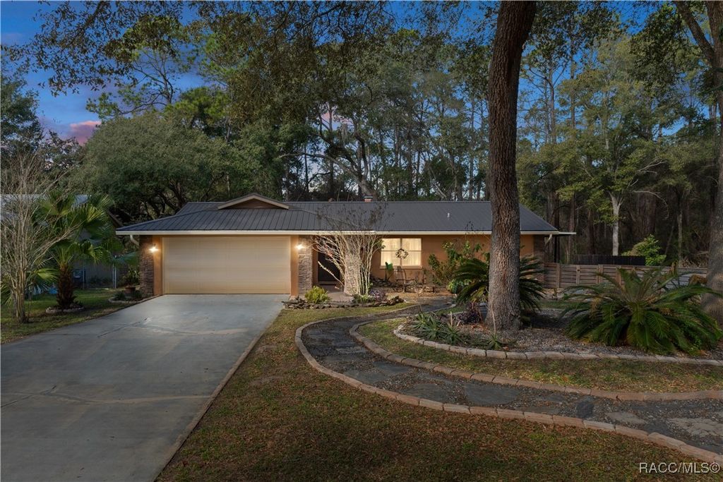 10180 N Citrus Springs Boulevard, Citrus Springs, FL 34434