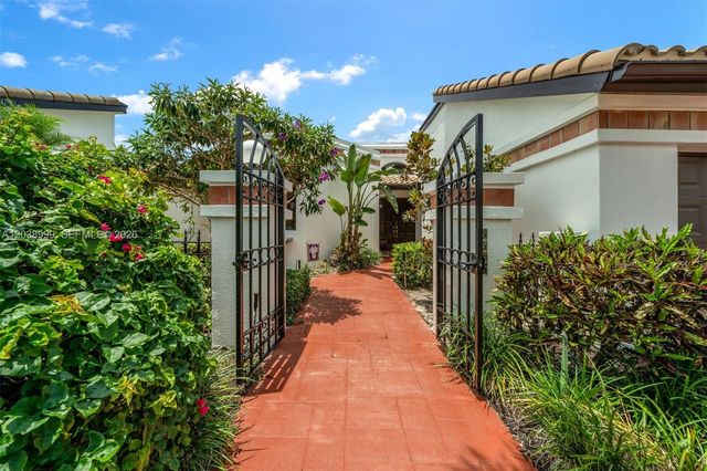 6540 Via Rosa, Boca Raton, FL 33433