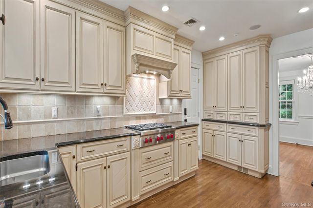 118 4th Street, Garden City, NY 11530