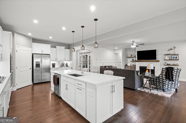 900 Ravenwood Way, Canton, GA 30115