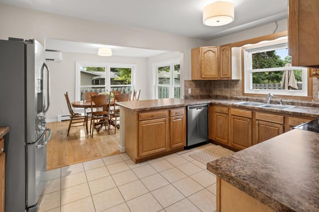 210 29th Avenue N, Fargo, ND 58102
