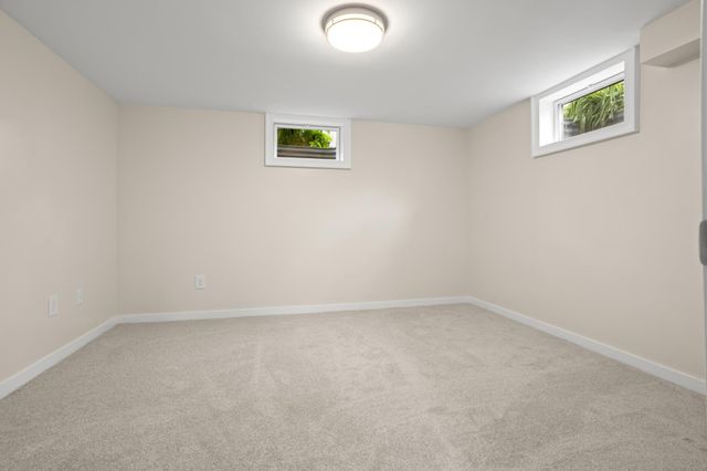 210 29th Avenue N, Fargo, ND 58102
