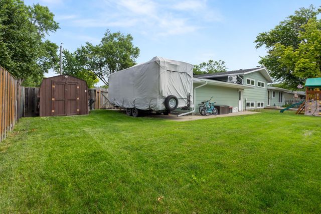 210 29th Avenue N, Fargo, ND 58102