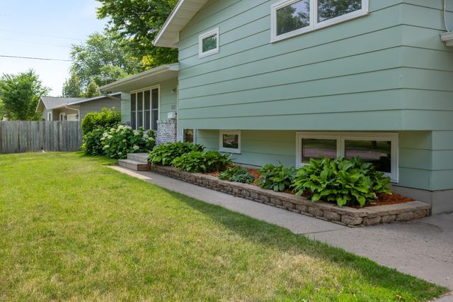 210 29th Avenue N, Fargo, ND 58102
