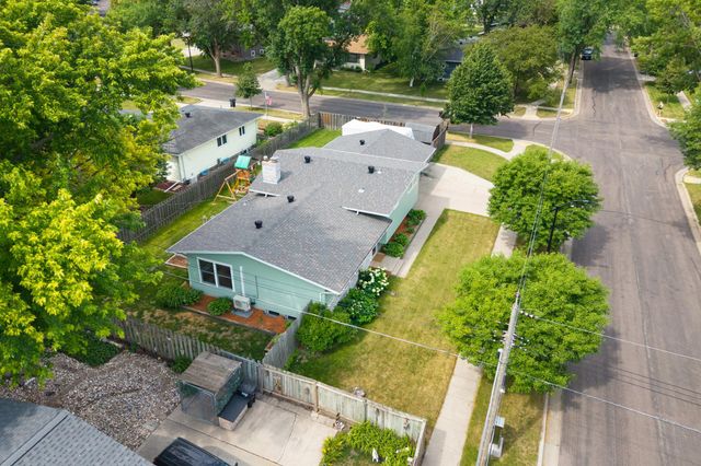 210 29th Avenue N, Fargo, ND 58102