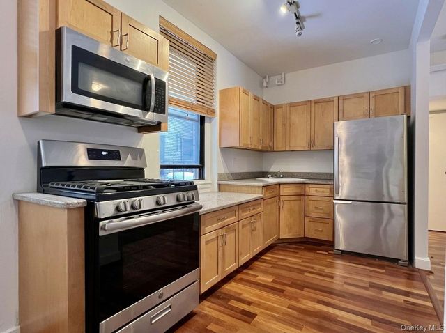 21-28 35 Street 1G, Astoria, NY 11105