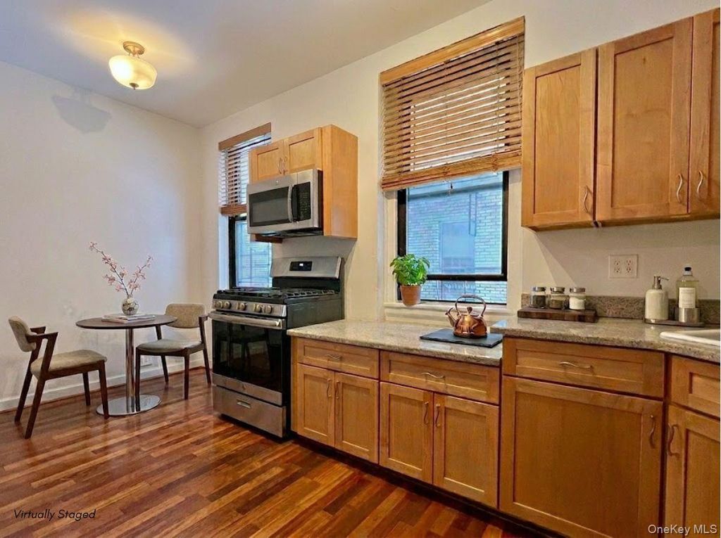 21-28 35 Street 1G, Astoria, NY 11105
