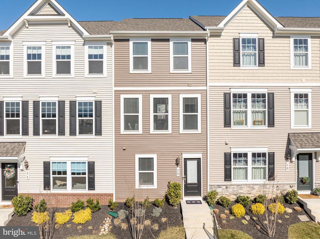 15 CAPITOL MEWS, Ranson, WV 25438