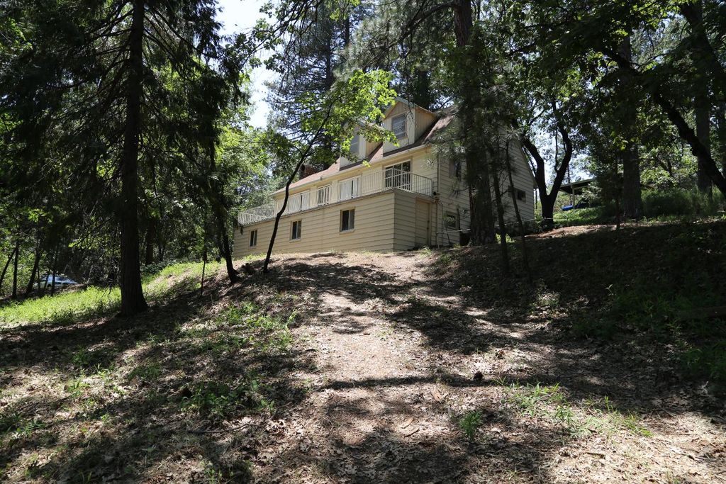 2840 Gardella Ln, Camino, CA 95709