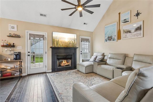 2135 Nicole DR, Hayes, VA 23072