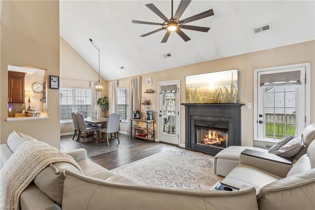 2135 Nicole DR, Hayes, VA 23072