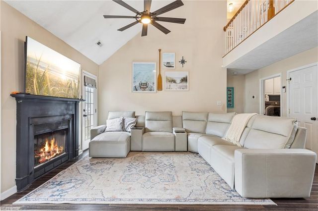 2135 Nicole DR, Hayes, VA 23072