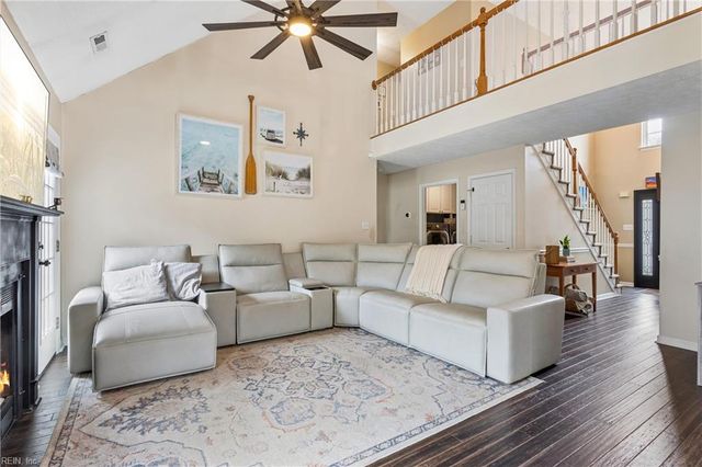 2135 Nicole DR, Hayes, VA 23072