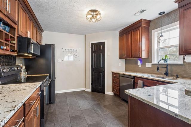 2135 Nicole DR, Hayes, VA 23072