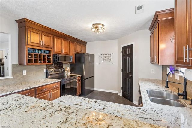 2135 Nicole DR, Hayes, VA 23072