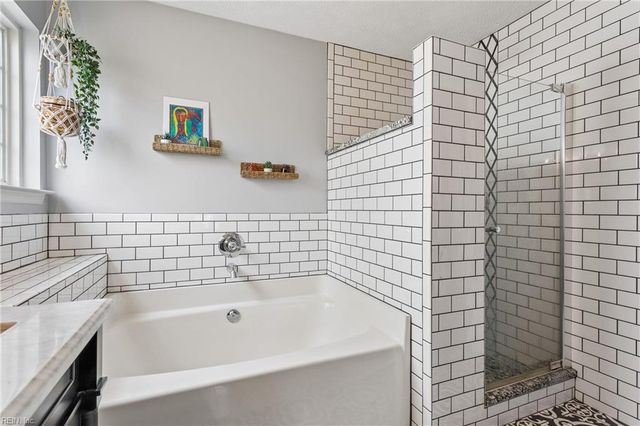 2135 Nicole DR, Hayes, VA 23072