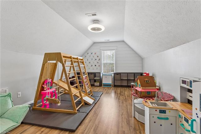 2135 Nicole DR, Hayes, VA 23072