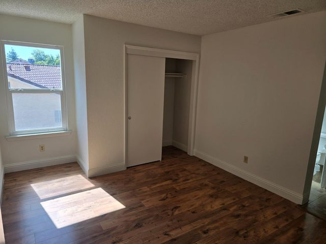8879 N Barton Avenue, Fresno, CA 93720