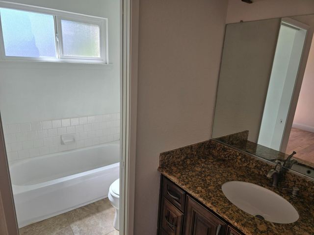 8879 N Barton Avenue, Fresno, CA 93720