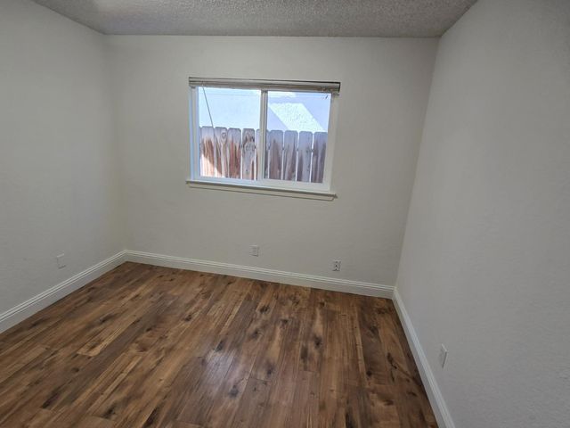 8879 N Barton Avenue, Fresno, CA 93720
