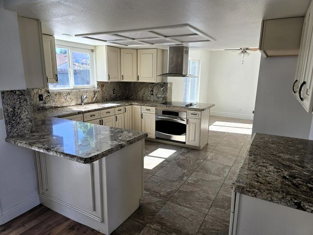 8879 N Barton Avenue, Fresno, CA 93720