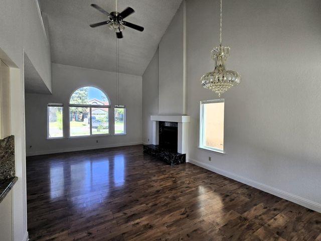 8879 N Barton Avenue, Fresno, CA 93720