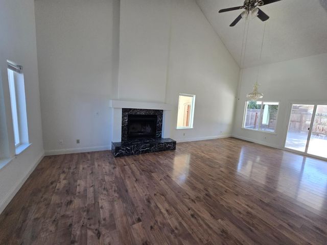 8879 N Barton Avenue, Fresno, CA 93720