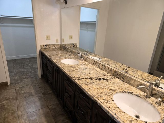 8879 N Barton Avenue, Fresno, CA 93720